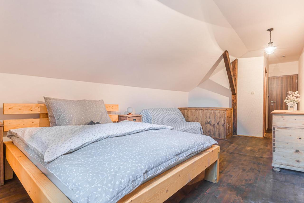 Buskovsky Mlyn 1580 Hotel Dolni Bousov Bagian luar foto