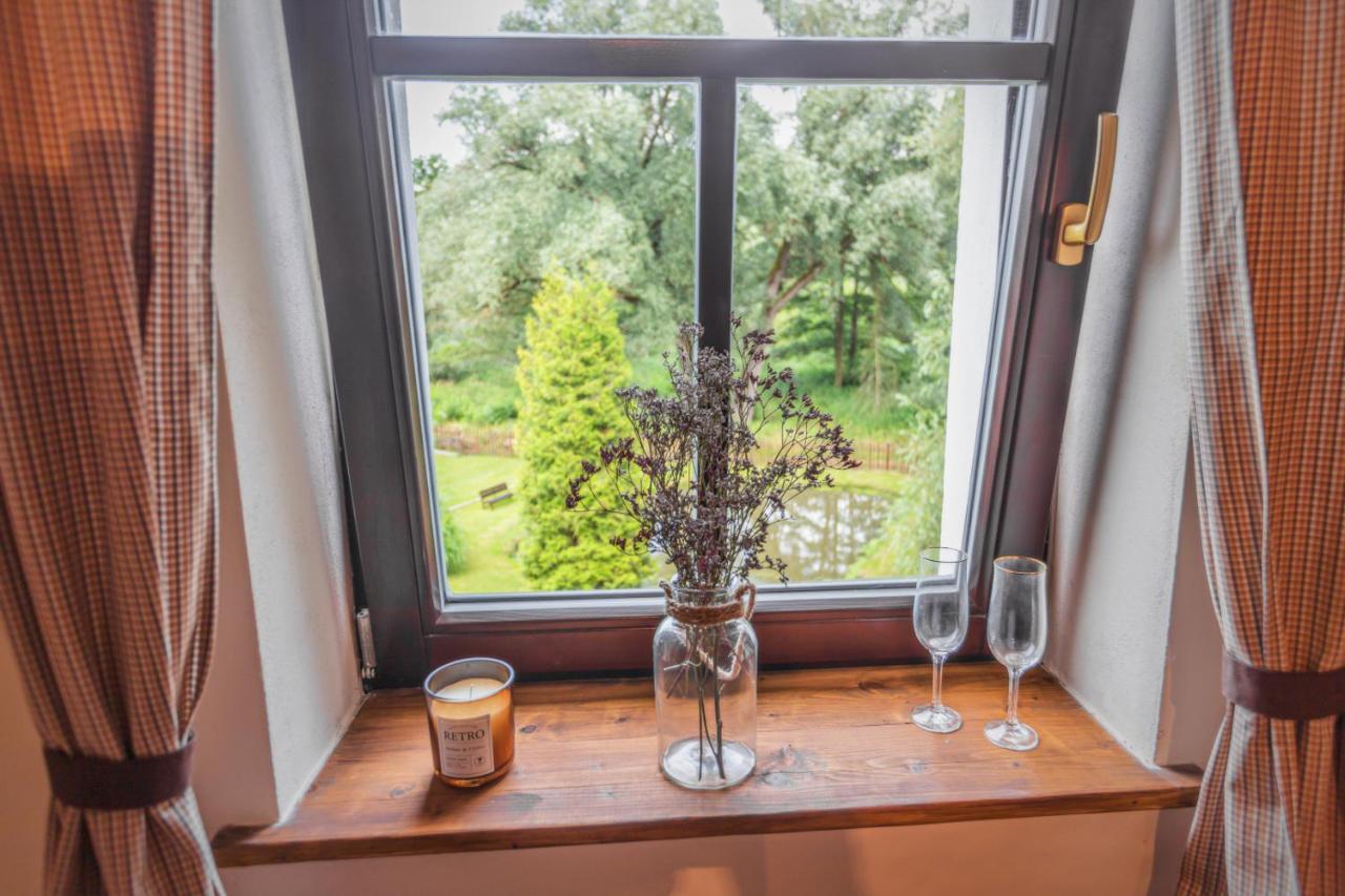 Buskovsky Mlyn 1580 Hotel Dolni Bousov Bagian luar foto