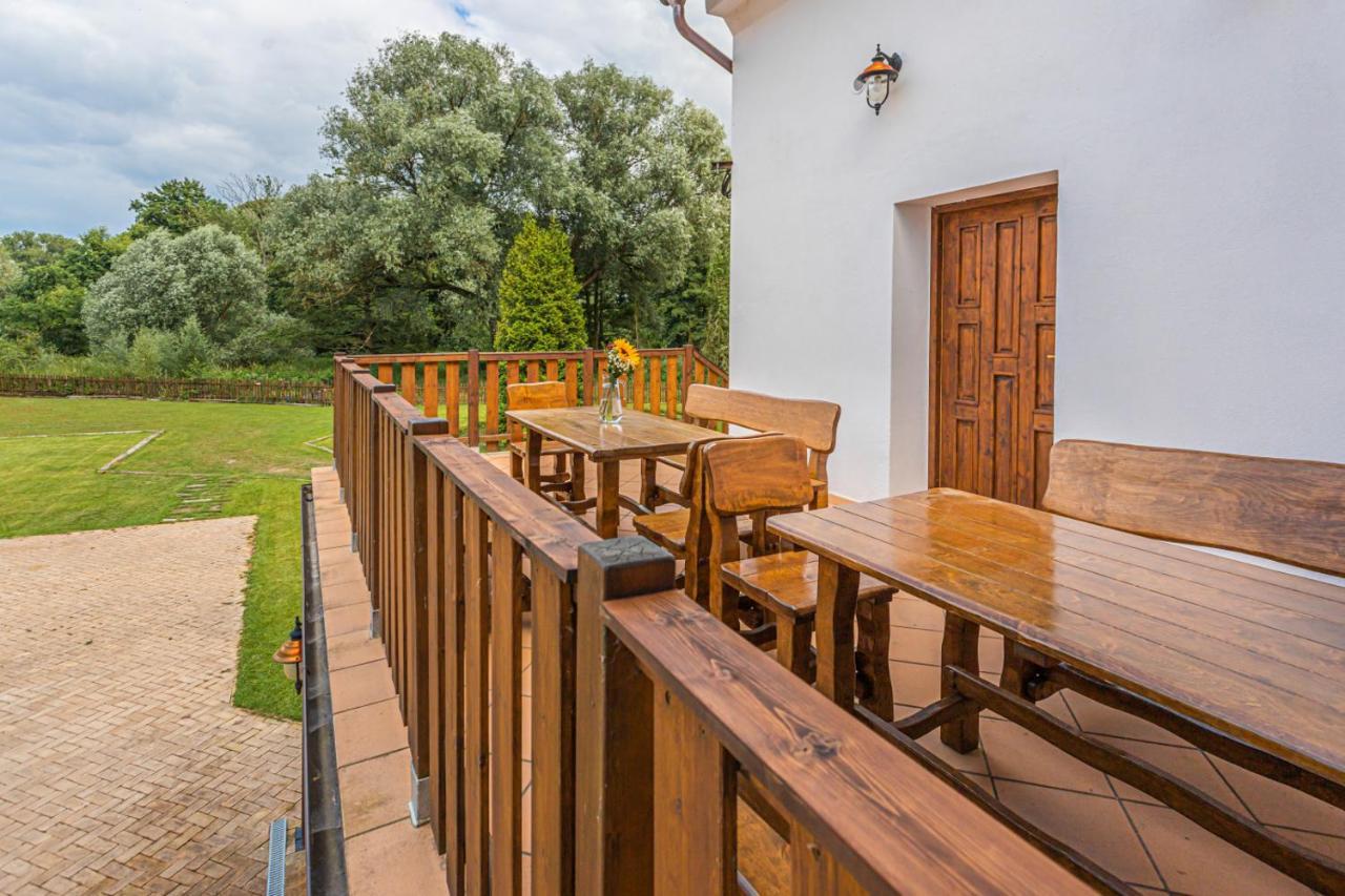 Buskovsky Mlyn 1580 Hotel Dolni Bousov Bagian luar foto